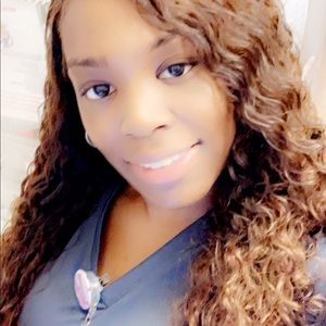 Meet your Posher, Alexis